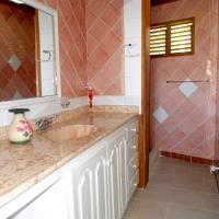 Salle de bain avec douche 1